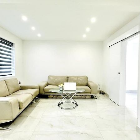 טוויקנהאם Beautiful 3 Bedroom House In London -Ensuite Bed Room מראה חיצוני תמונה