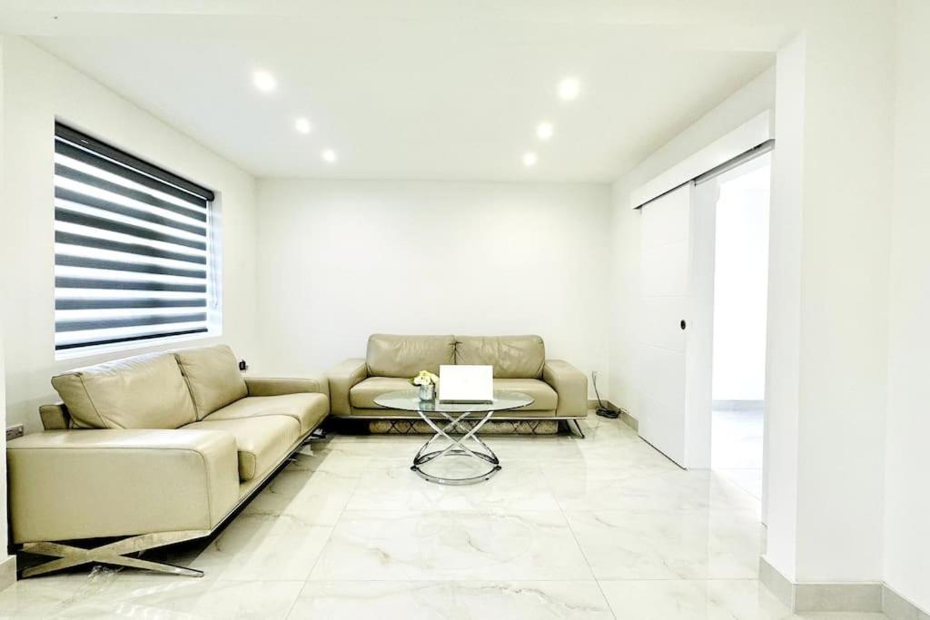 טוויקנהאם Beautiful 3 Bedroom House In London -Ensuite Bed Room מראה חיצוני תמונה