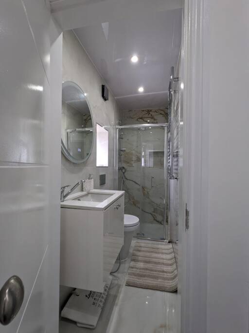 טוויקנהאם Beautiful 3 Bedroom House In London -Ensuite Bed Room מראה חיצוני תמונה